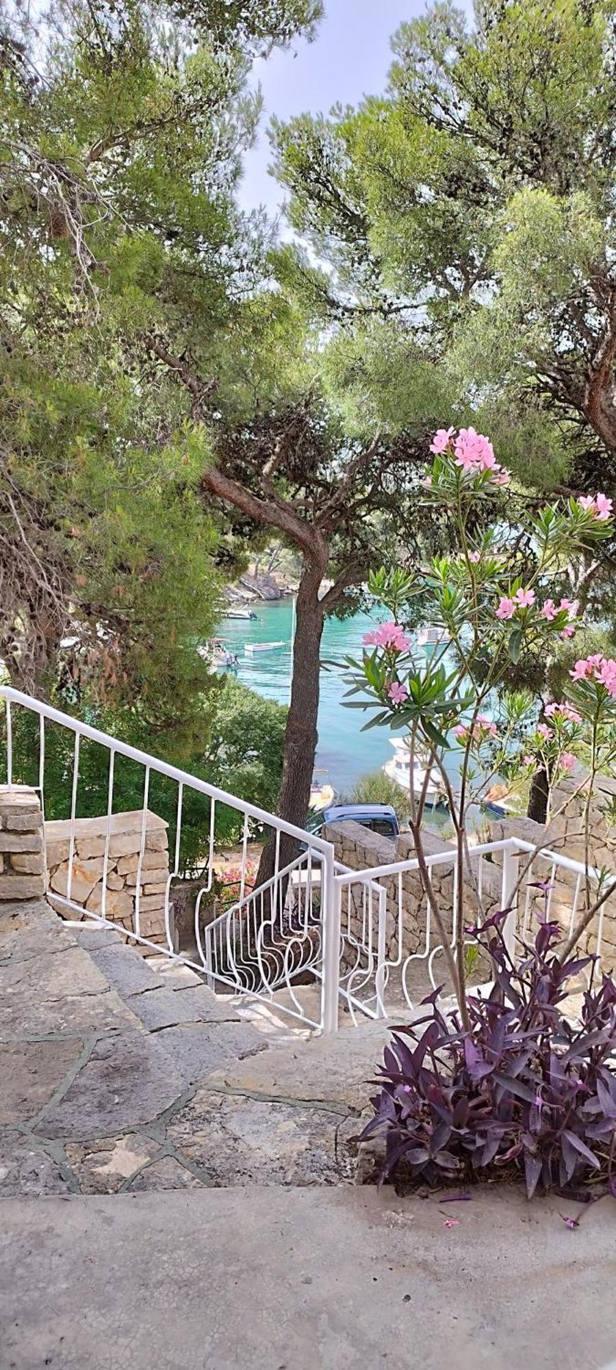 By The Sea Primosten